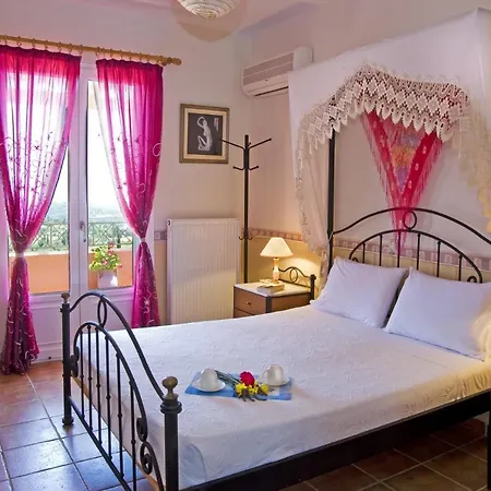 Villa Sleeps 6 Pool Wifi *